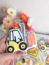 Charger l'image dans la galerie, Forklift with present debosser and Cutter STL File or physical product available