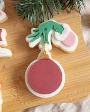 Cargar imagen en el visor de la galería, Grinch Hand Bauble debosser and Cutter STL File or physical product available
