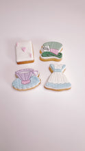 Load image into Gallery viewer, Mini Alice in Onderland Set debosser and cutters
