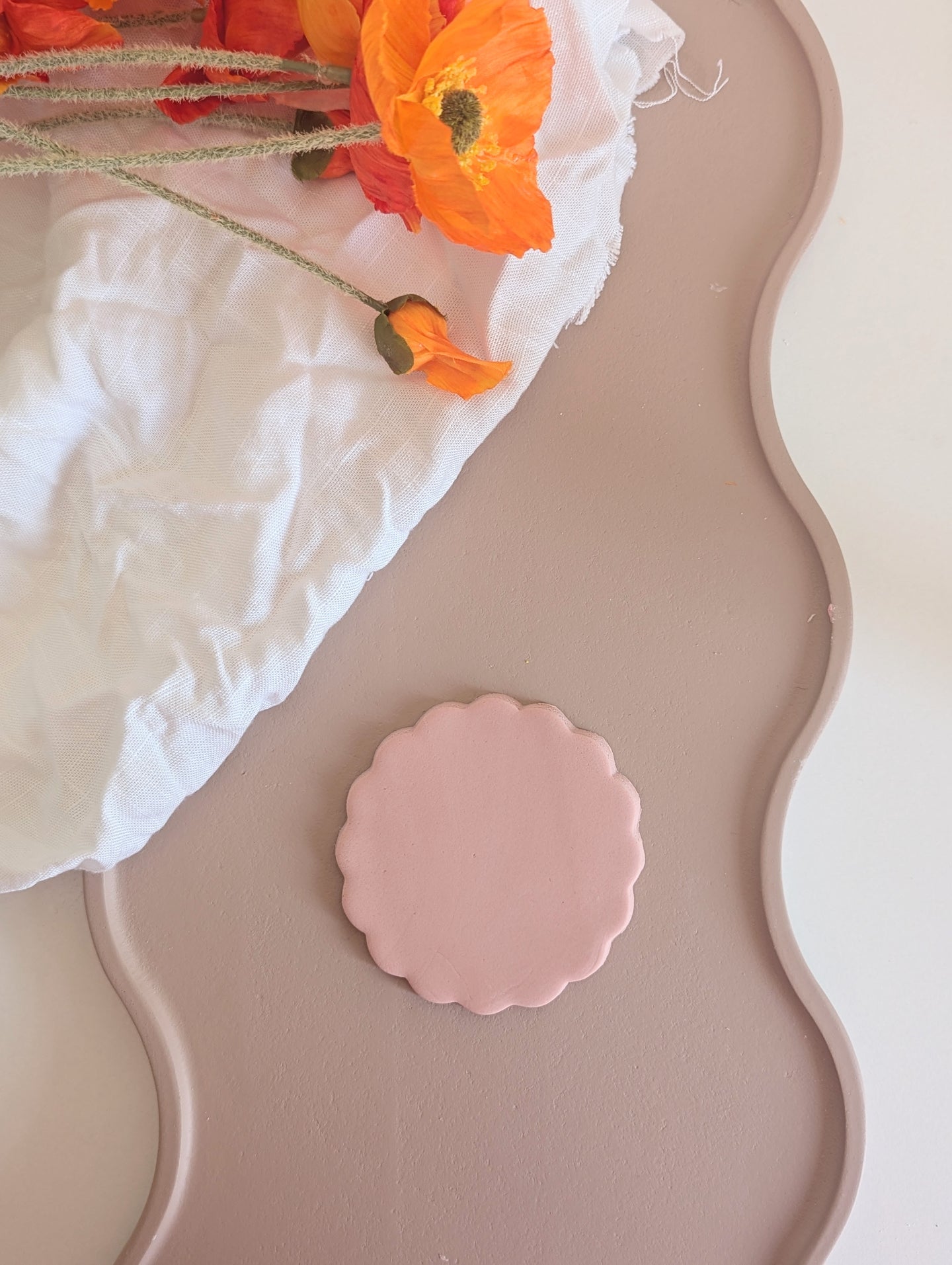 Circle with Scalloped Edge Cutter