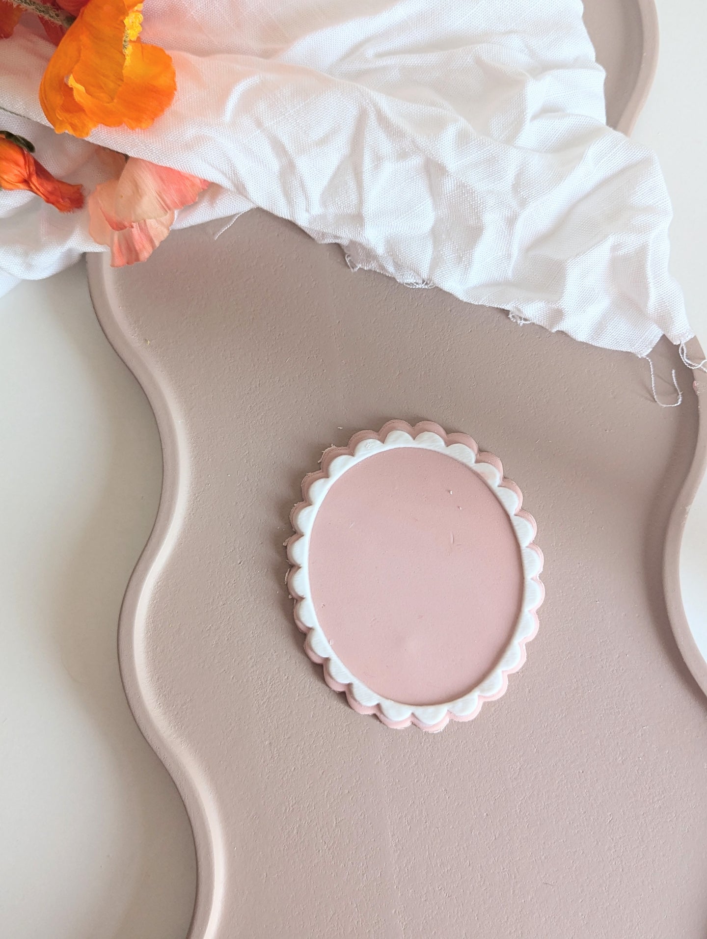 Oval with Scalloped Border Debosser and Cutter