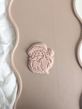 Load image into Gallery viewer, Santa&#39;s Head Debosser and Cutter
