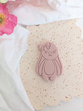 Charger l&#39;image dans la galerie, Floppy Bunny Debosser and Cutter
