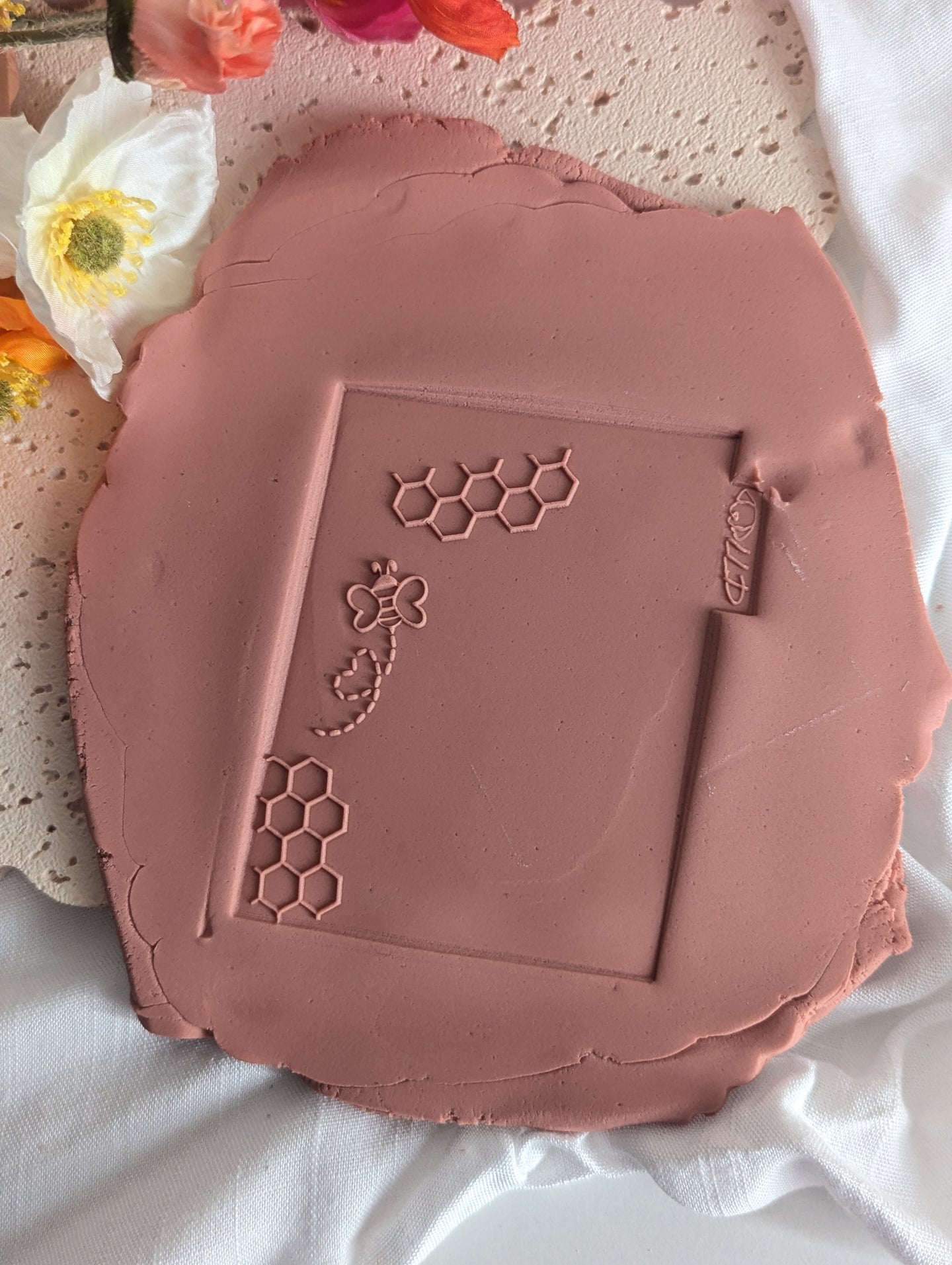 Bee and Honeycomb Border Fondant Debosser