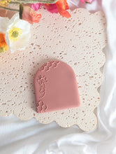 Charger l&#39;image dans la galerie, Bee and Honeycomb Border Fondant Debosser
