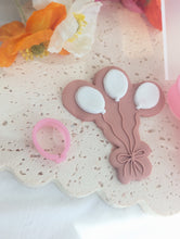 Cargar imagen en el visor de la galería, 3 Balloon string  Debosser and Cutter with mini balloon fondant cutter
