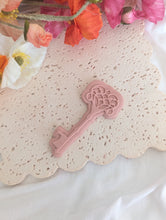 Charger l&#39;image dans la galerie, Alice in Wonderland Key Debosser and Cutter
