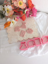 Load image into Gallery viewer, Mini Alice in Onderland Set debosser and cutters
