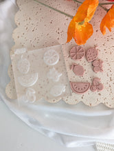 Cargar imagen en el visor de la galería, Mini Fruits Acrylic Mould plate
