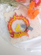 Charger l'image dans la galerie, Hot Wheels with age Cake Topper
