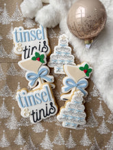 Cargar imagen en el visor de la galería, Martini with Holly debosser and Cutter STL File or physical product available

