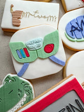 Cargar imagen en el visor de la galería, Buzz Lightyear Outfit Debosser and Cutter
