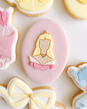 Load image into Gallery viewer, Princess silhouette Fondant debosser
