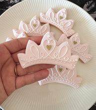 Cargar imagen en el visor de la galería, Crown debosser and Cutter
