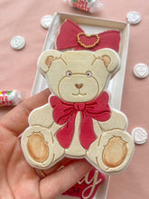 Cargar imagen en el visor de la galería, Bear With Bow debosser and cutter
