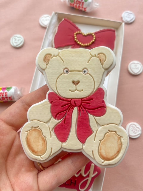 Bear With Bow debosser and cutter