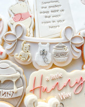 Cargar imagen en el visor de la galería, Baby Clothes Line Debosser and Cutter - Winnie the Pooh Option
