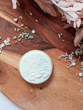 Cargar imagen en el visor de la galería, Bunny Bum Fondant debosser
