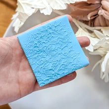 Load image into Gallery viewer, Floral pattern Fondant debosser
