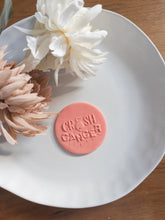 Charger l&#39;image dans la galerie, Crush Cancer Fondant debosser
