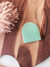 Load image into Gallery viewer, Reptile Pattern Fondant debosser
