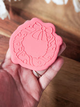 Load image into Gallery viewer, Wreath debosser and cutter
