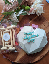 Load image into Gallery viewer, Happy Valentines Day topper Plaque
