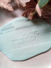 Charger l&#39;image dans la galerie, Spread Kindness like wildflower Fondant debosser
