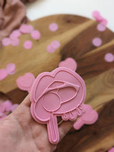 Charger l&#39;image dans la galerie, Lips Sucking lollypop fondant debosser and cutter
