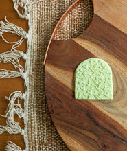 Load image into Gallery viewer, Spring Pattern Fondant debosser
