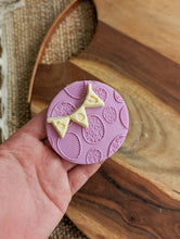Cargar imagen en el visor de la galería, Big Line Easter Egg Pattern Fondant debosser
