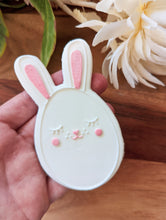 Cargar imagen en el visor de la galería, Bunny egg debosser and Cutter

